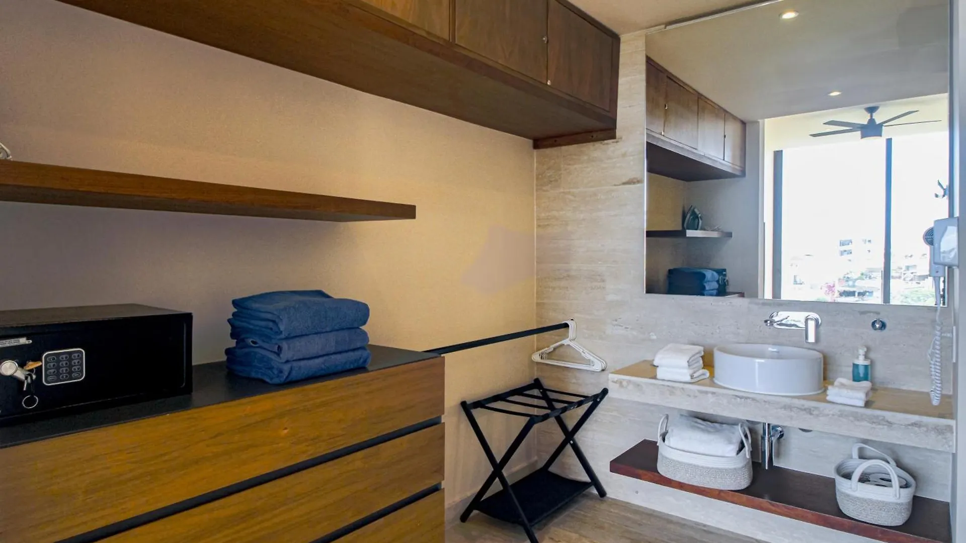 Ceren Luxury Apartments # 503A Πλάγια Ντελ Κάρμεν